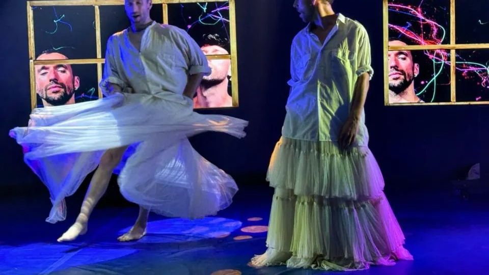 Éter, danza de luces y sombras