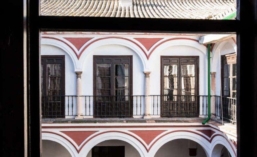 Entrada al Palacio Bucarelli con audioguía