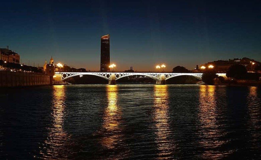 Paseo en barco por Sevilla con comida