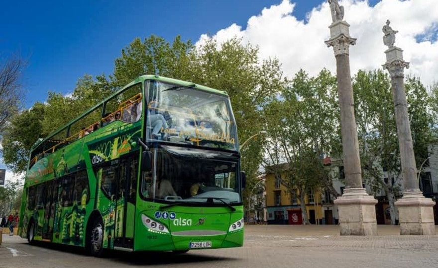 Autobús y barco turístico de Sevilla