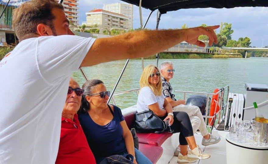Paseo en barco por Sevilla con guía