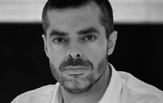 Joaquín Pérez Azaústre lee poemas de su libro Defender El Álamo