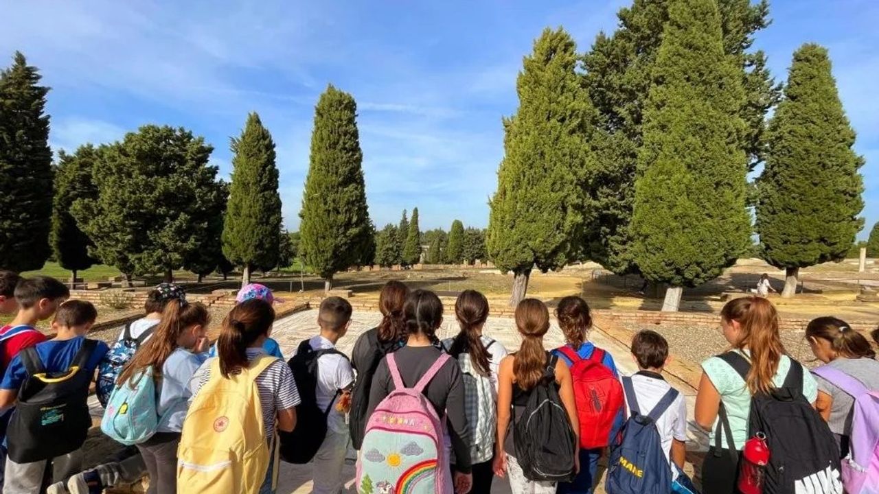 Visitas escolares a Itálica: una forma de aprender Roma sobre el terreno