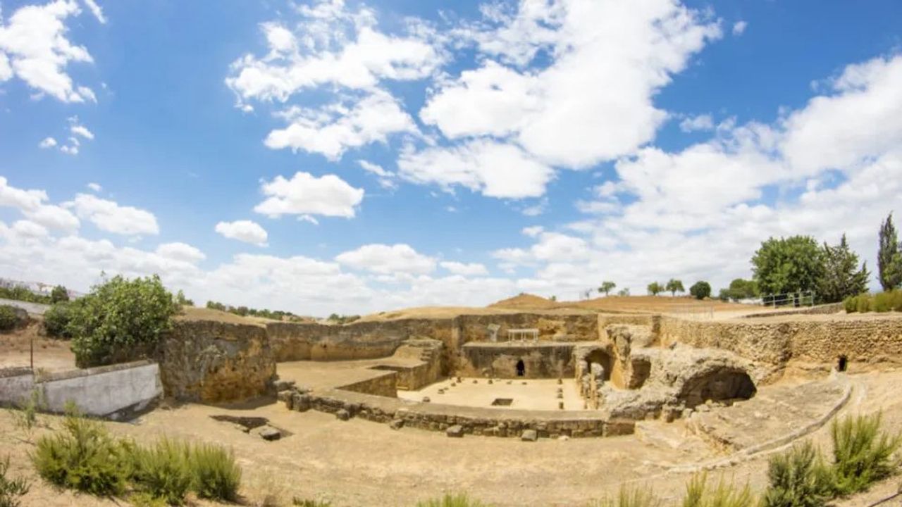 Octubre romano en Carmona llena la ciudad de historia viva