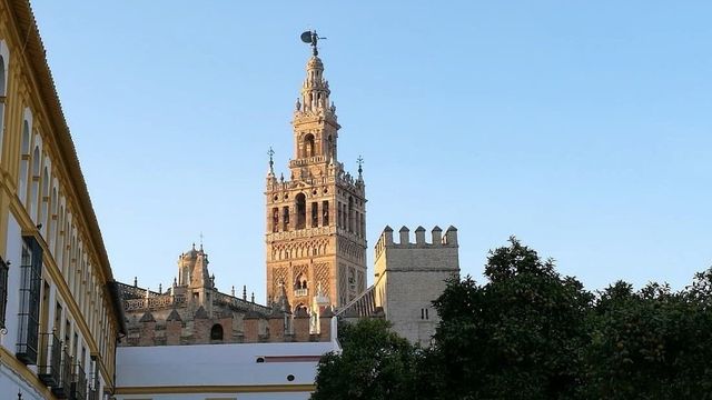 Ruta literaria por Sevilla: un paseo por los autores que escribieron la ciudad