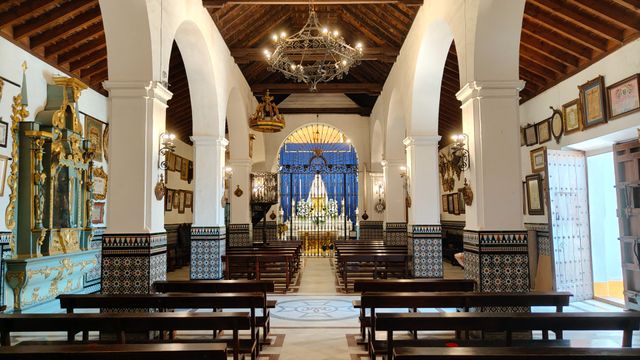 La romería de Nuestra Señora de Setefilla vuelve a reunir a Lora del Río en una jornada de devoción y camino